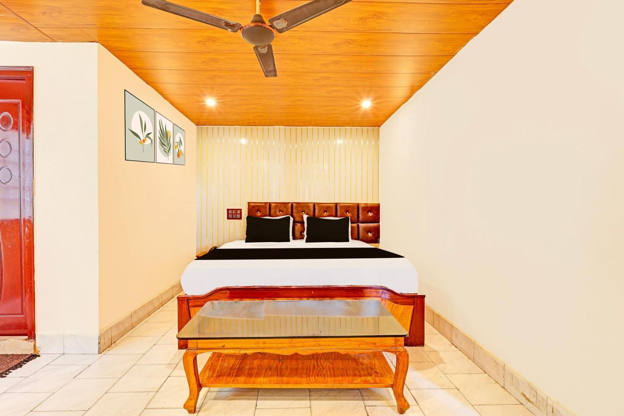 Super Hotel O Besant Road Vijayawāda Buitenkant foto