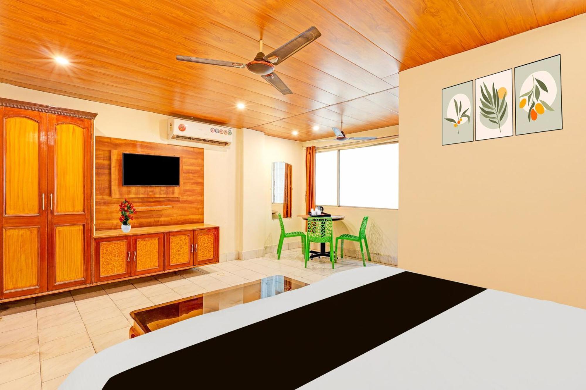 Super Hotel O Besant Road Vijayawāda Buitenkant foto