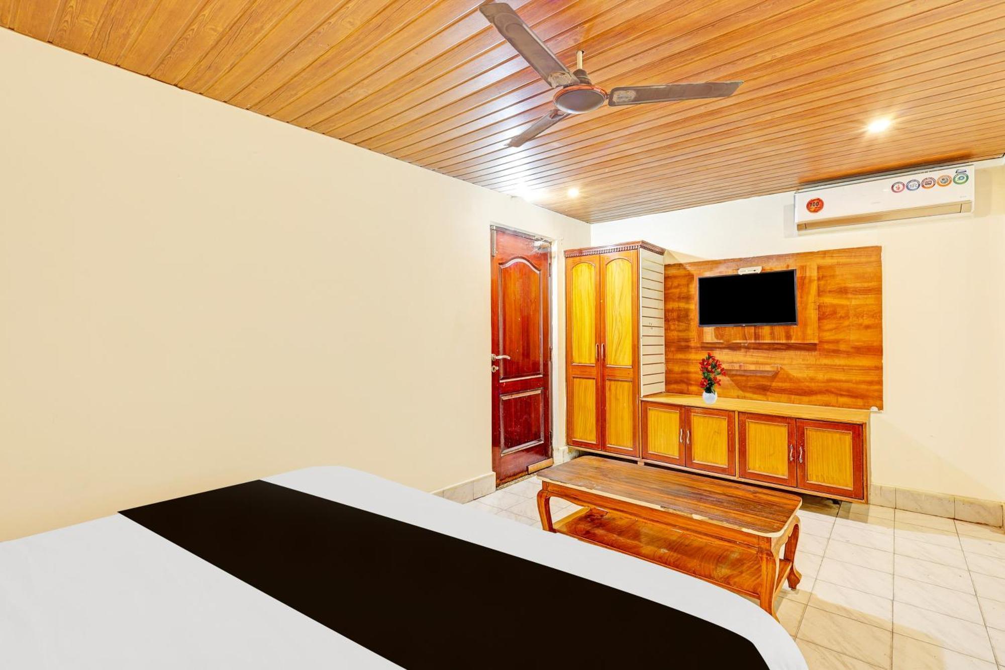 Super Hotel O Besant Road Vijayawāda Buitenkant foto