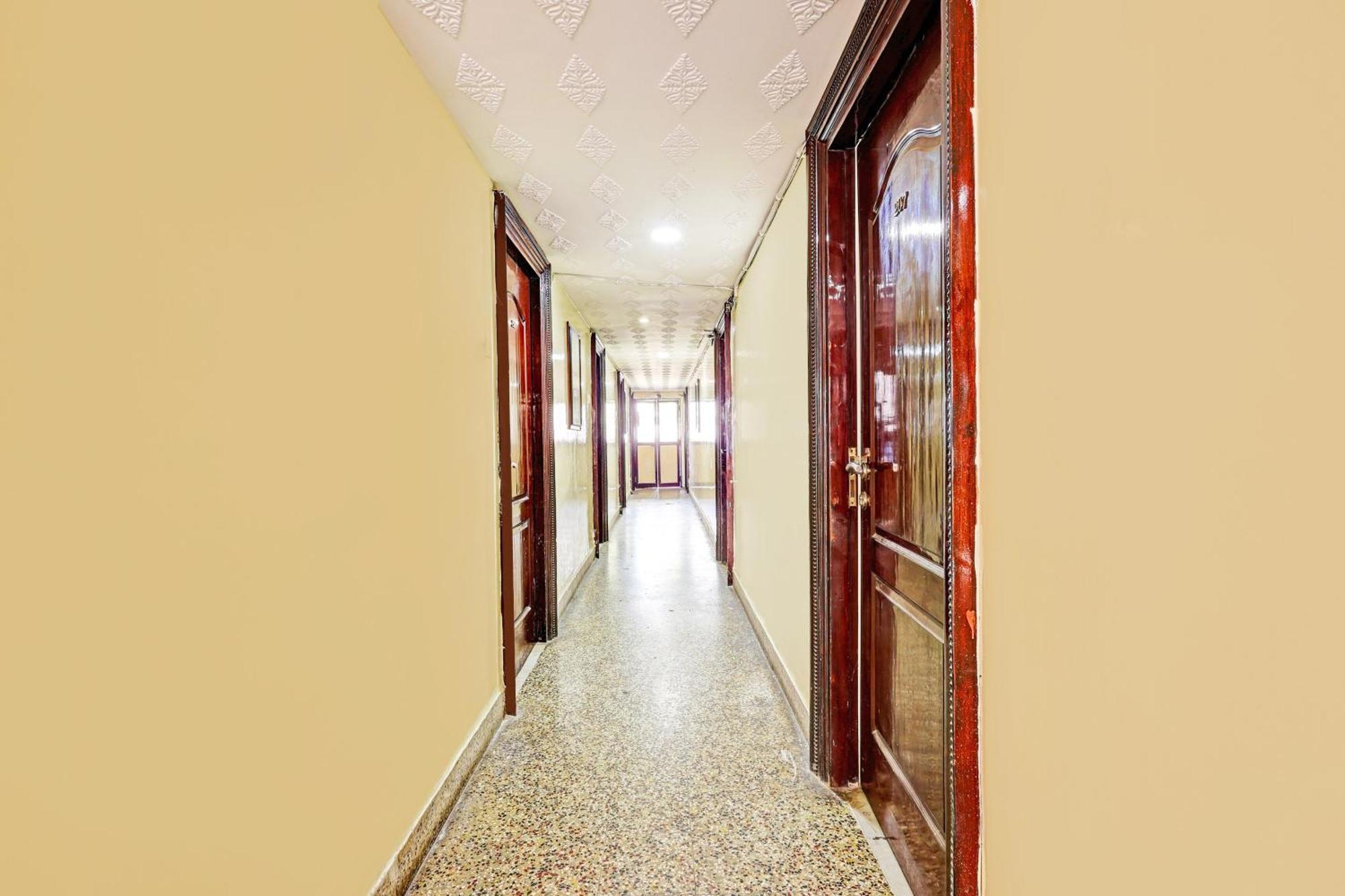 Super Hotel O Besant Road Vijayawāda Buitenkant foto