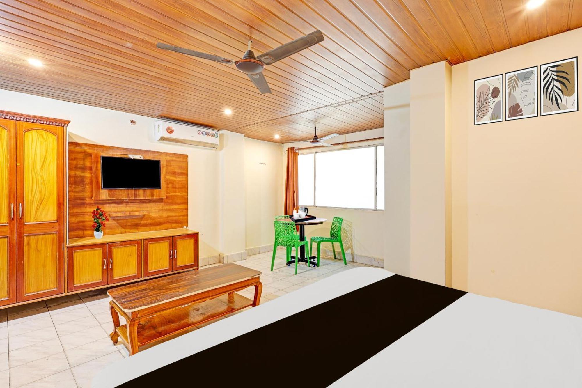 Super Hotel O Besant Road Vijayawāda Buitenkant foto