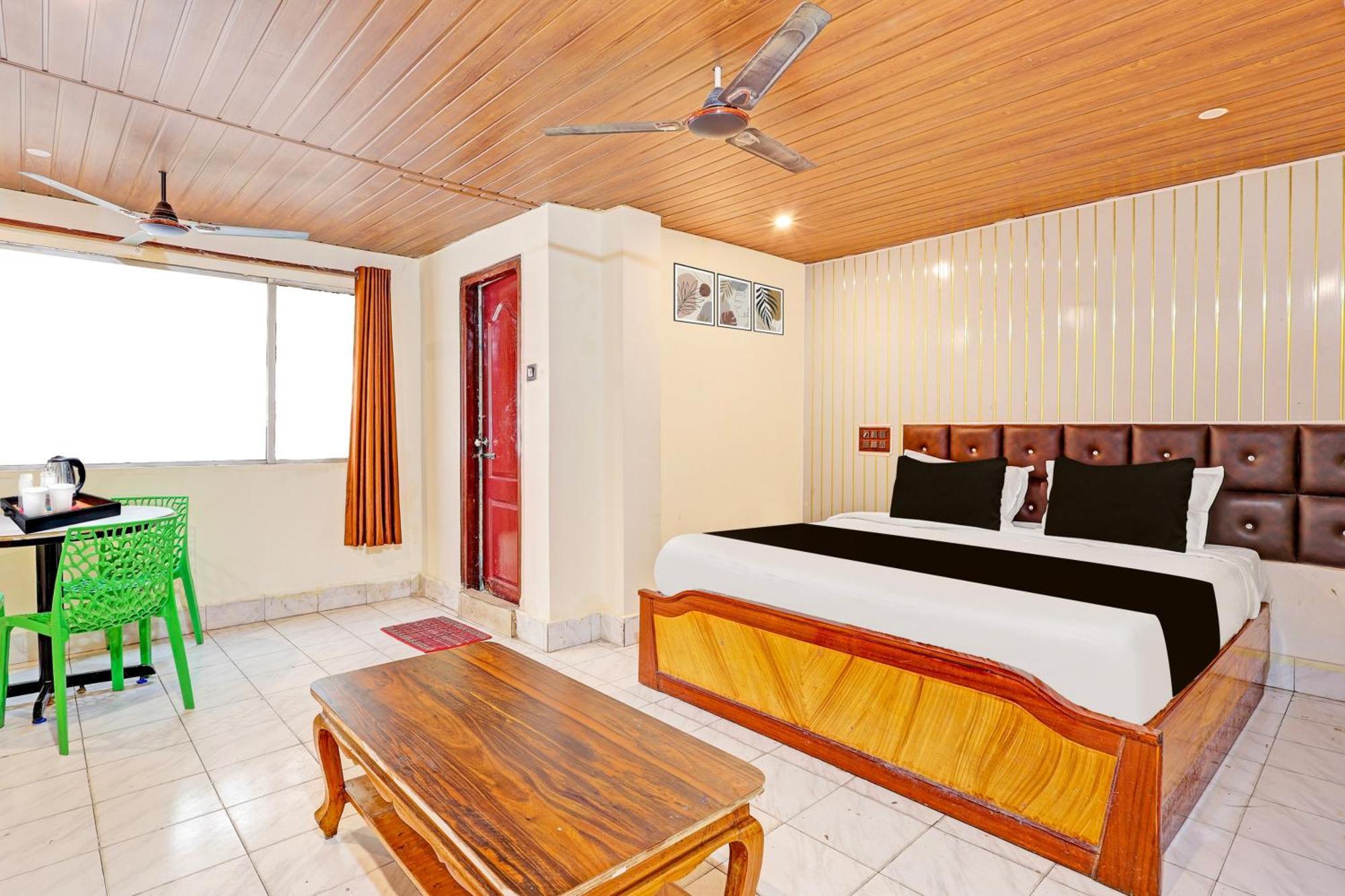 Super Hotel O Besant Road Vijayawāda Buitenkant foto